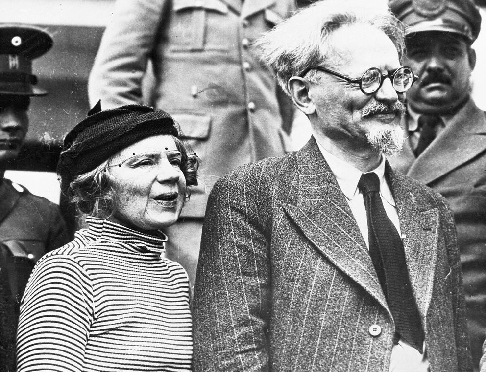 Leon Trotsky en compañía de Natalie Sedov. México, enero de 1937 (Gtres)