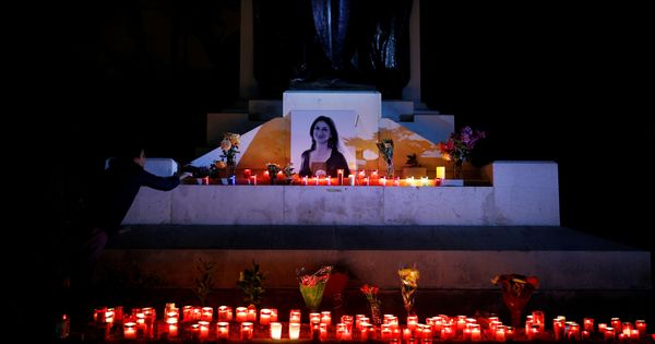 Foto: Vigilia de protesta en La Valeta en el primer aniversario del asesinato de Daphne Caruana Galizia.(Reuters)