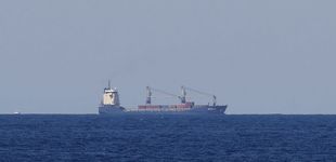 Post de España deniega escala a un barco con armas para Israel mientras el buque de Cartagena sigue fondeado