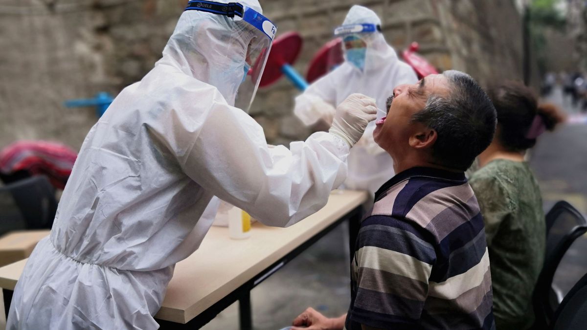 China detecta 22 nuevos contagios de covid, 17 de ellos de transmisión local en Xinjiang