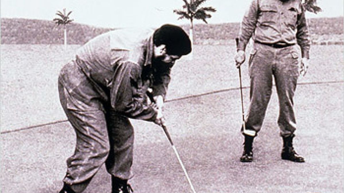 Hugo Chávez cierra siete campos de golf por ser "un deporte burgués"