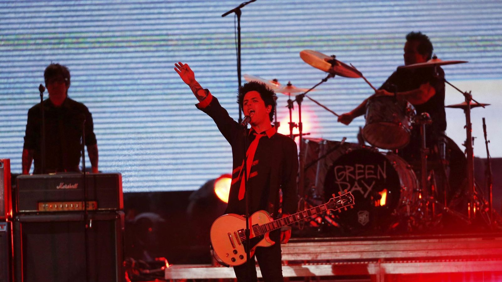Foto: Green Day durante su actuación en los American Music Awards (Reuters)