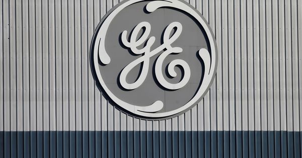 Foto: Logo de GE en una sede en Francia. (Reuters)