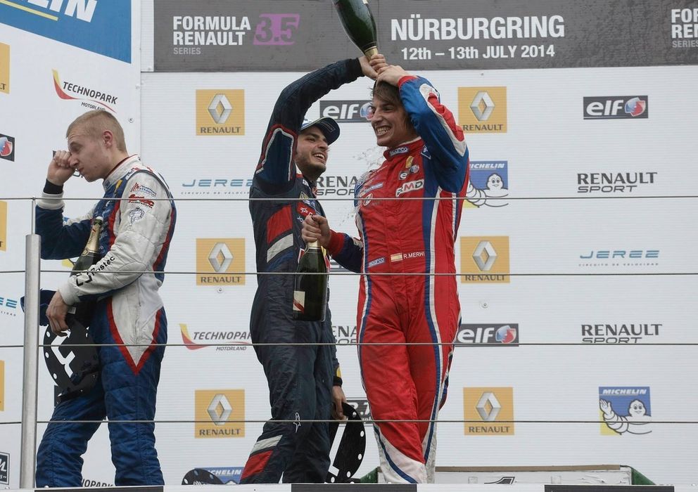 Foto: Carlos Sainz Jr y Roberto Merhi en el podio de Nurburgring