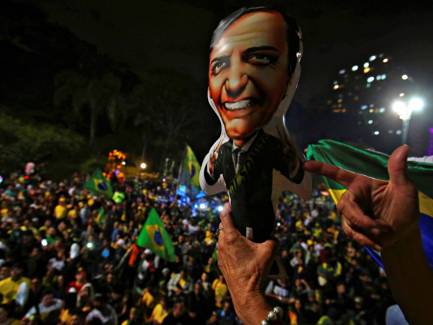 Partidarios de Bolsonaro celebran el resultado de las elecciones el 29 de octubre de 2018. (Reuters)