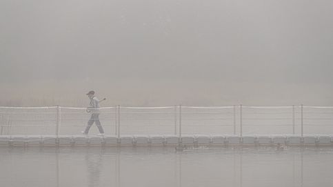 Vitoria amanece cubierta de niebla y Día Mundial sin Tabaco: el día en fotos