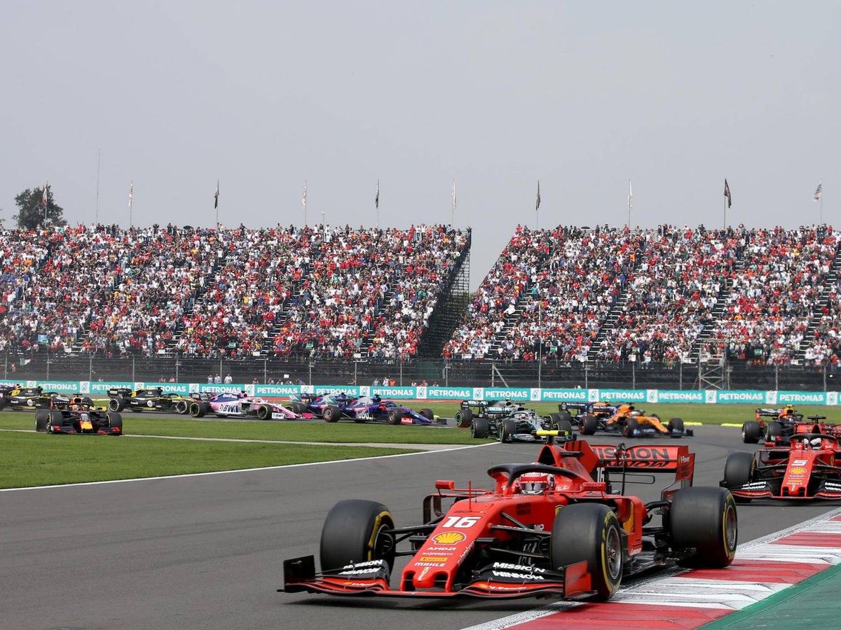 Foto: Charles Leclerc liderando los primeros compases del Gran Premio de México, el mejor valorado por la Fórmula 1. (F1)