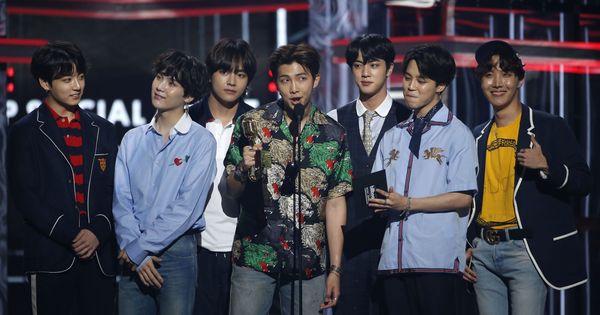 Foto: El grupo de k-pop BTS recogiendo su premio Billboard en mayo de este año