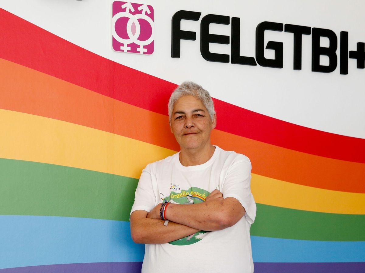 Foto: Uge Sangil, presidenta de la FELGTBI+. (EFE/Jennifer Gómez)