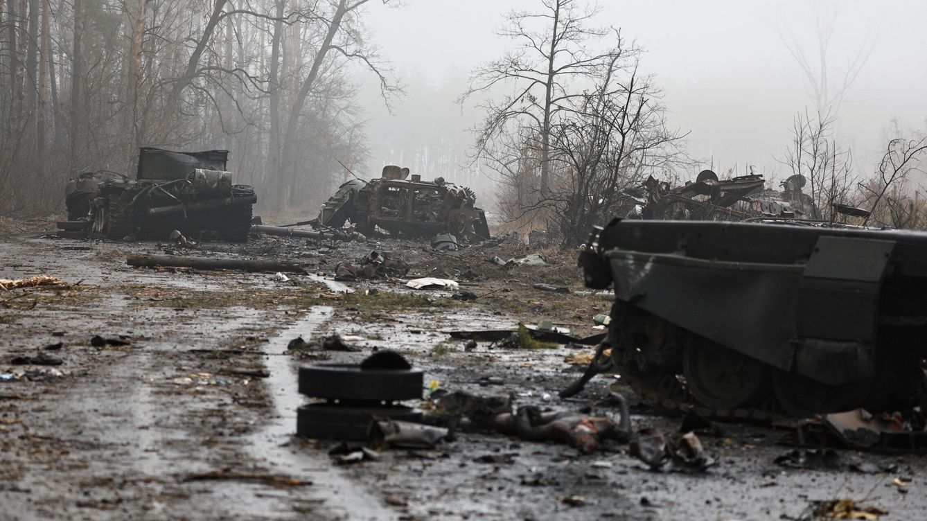 Foto: Tanques rusos destruidos en Ucrania, cerca de Kiev. (Reuters/ Zohra Bensemra)