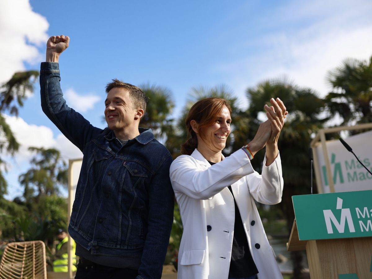 Foto: Mónica García e Íñigo Errejón, durante un mitin de campaña. (EFE/Rodrigo Jiménez)