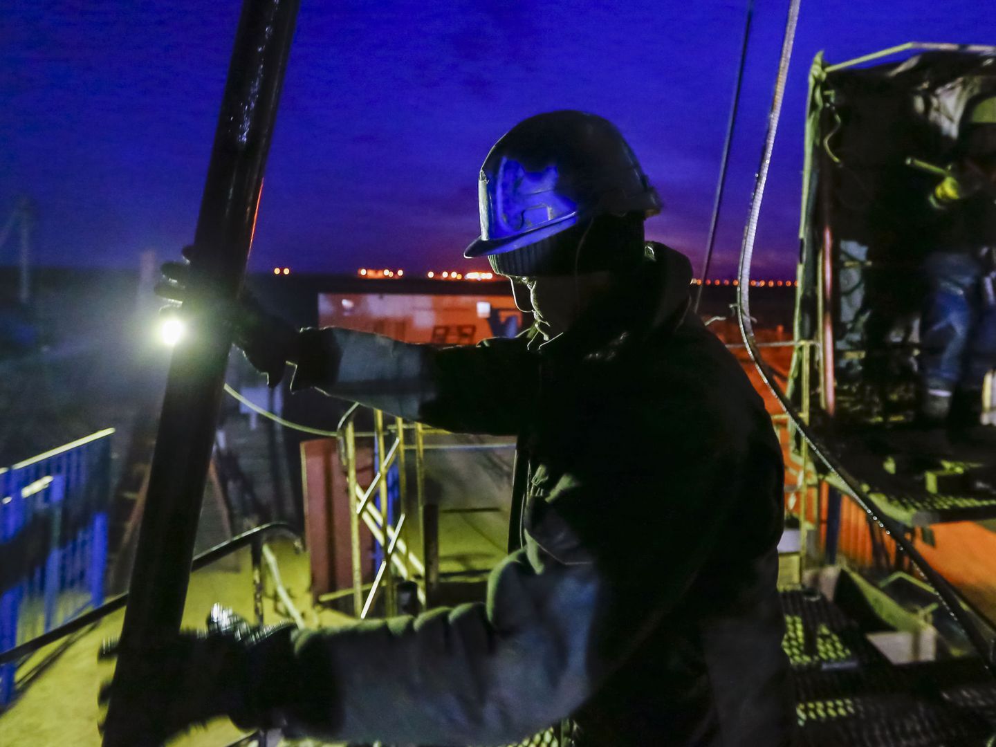 Trabajadores de un pozo de petróleo en Kazakhstan (Reuters).