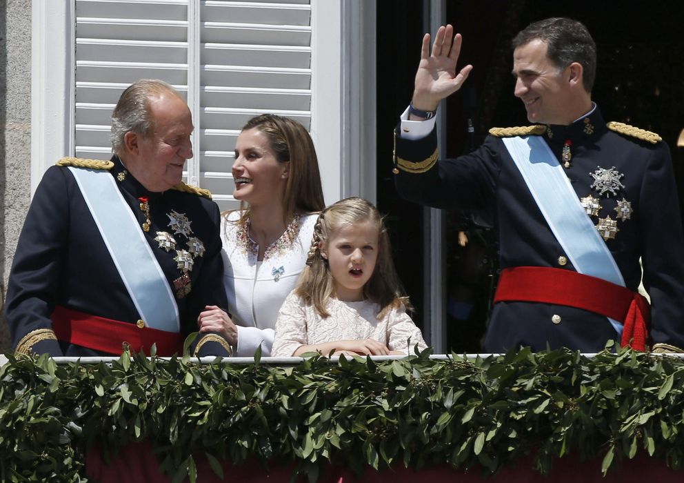 Foto: El rey Felipe VI y la reina Letizia, acompañados de su hija la princesa Leonor y Don Juan Carlos. (Gtres)