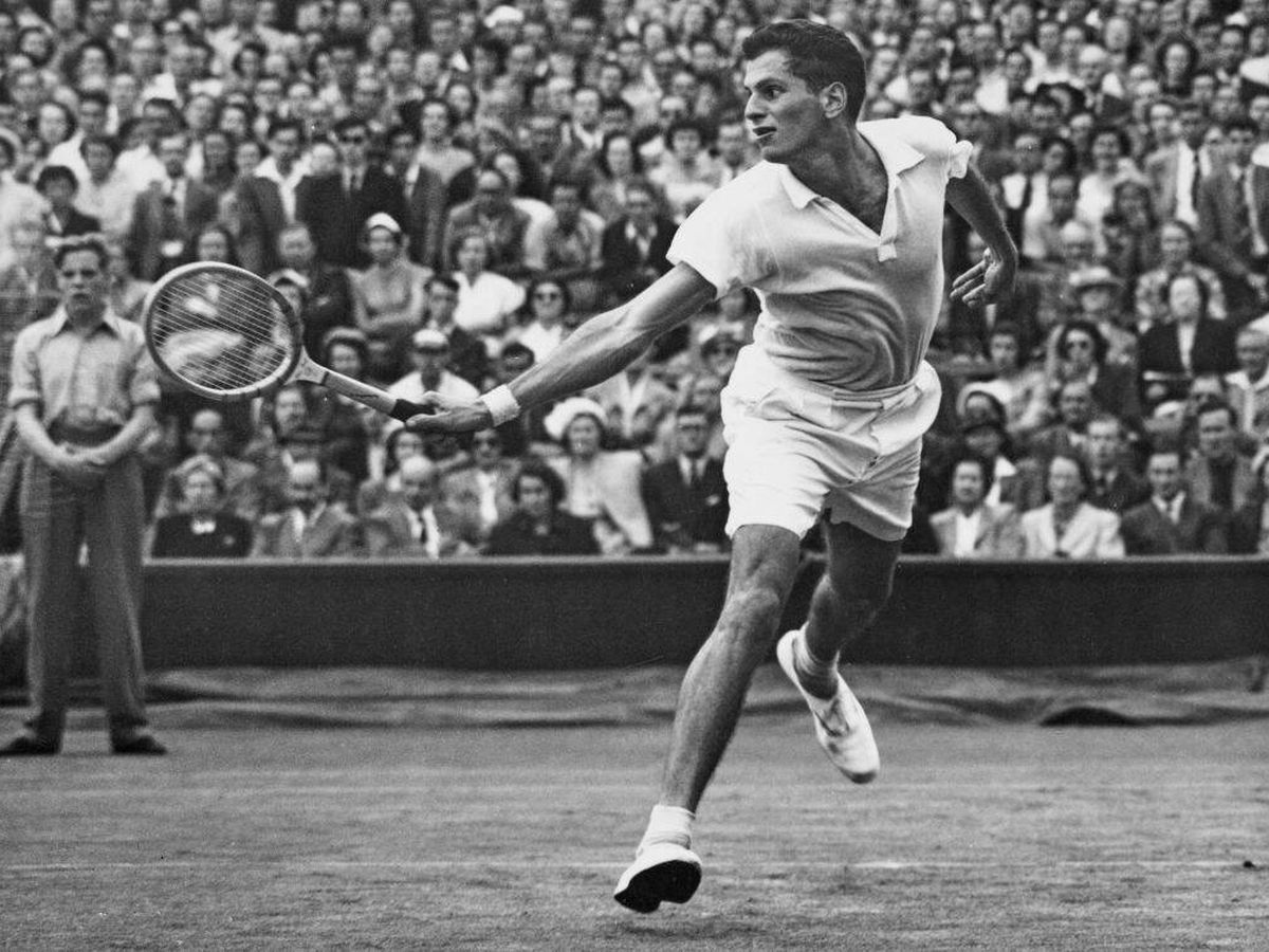 Foto: Dick Savitt, durante la final de Wimbledon en 1951. (Getty)