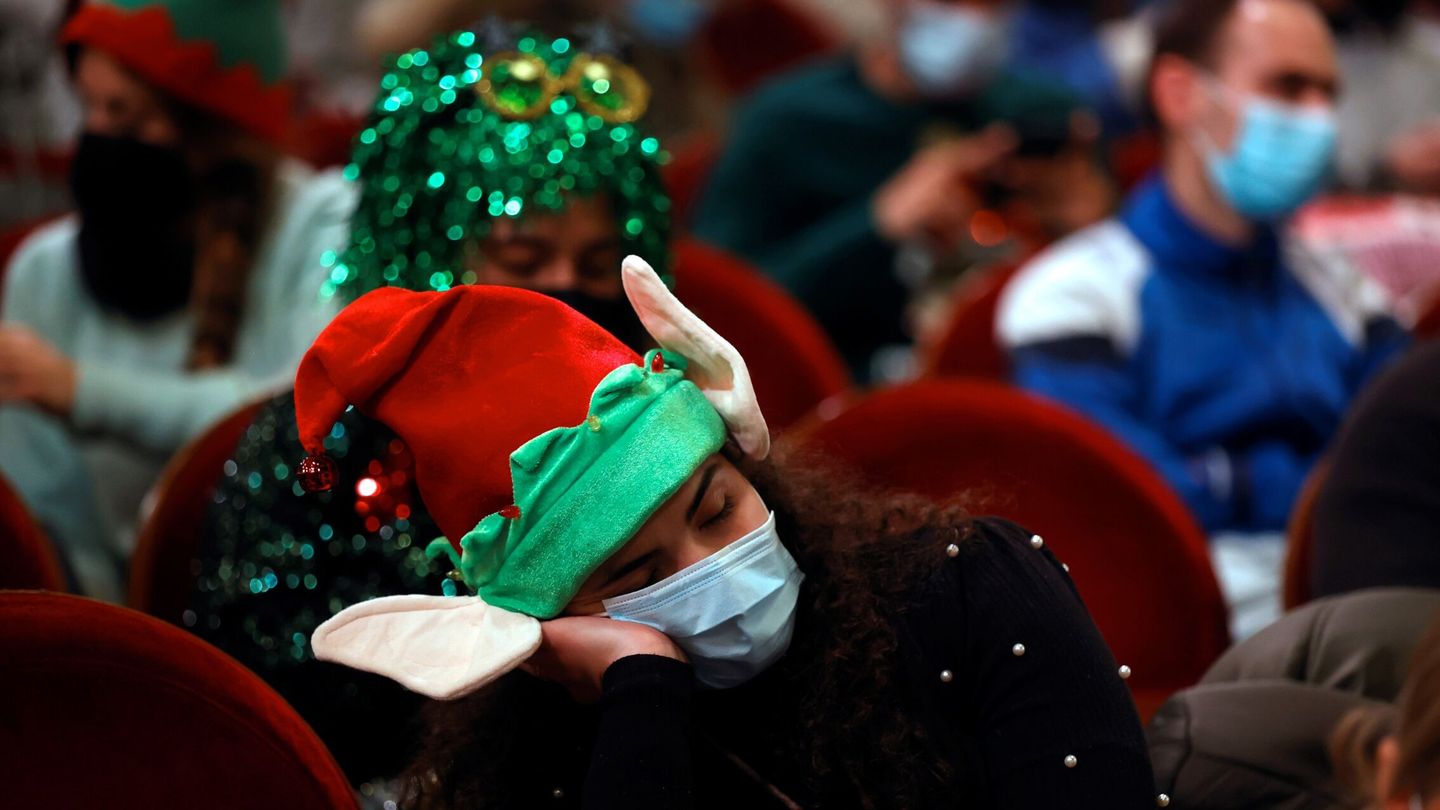 El sorteo de la Lotería de Navidad celebrada en el Teatro Real de Madrid este miércoles. (EFE  Juan Carlos Hidalgo) 