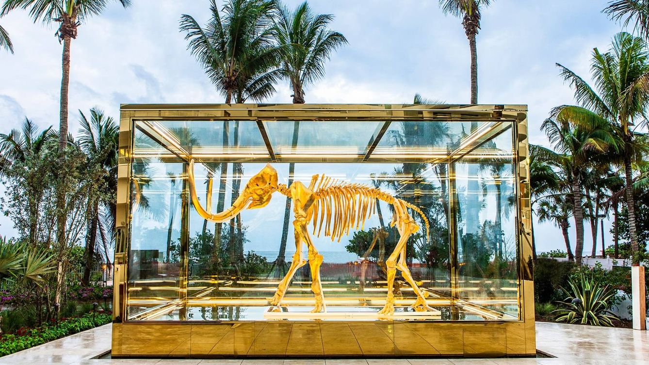 En su jardín está el esqueleto de mamut de Damien Hirst (Foto: Faena.com)