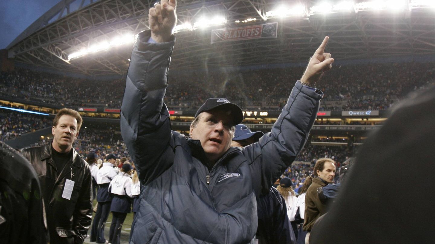 Paul Allen, propietario del Seattle Seahawks, celebra una victoria. (Getty)