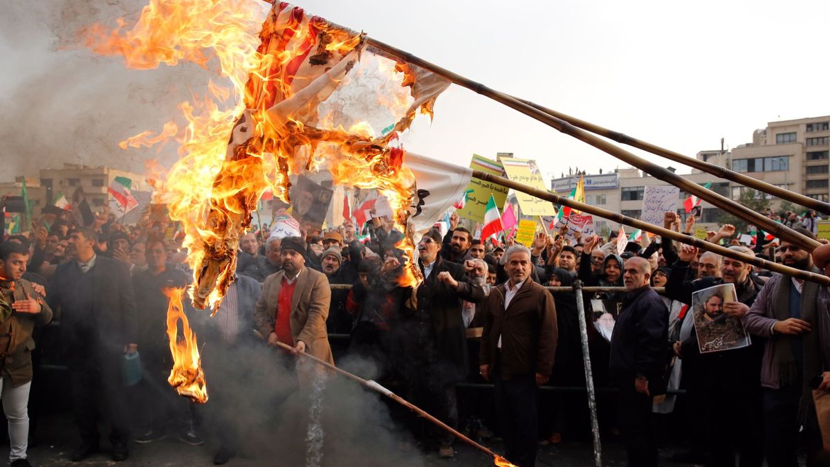 Más de 300 muertos en la represión contra las manifestaciones en Irán