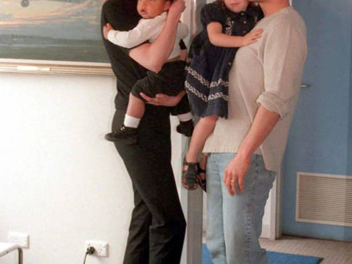 Foto:  Nicole Kidman y Tom Cruise, junto a sus hijos en 1996. (Getty)