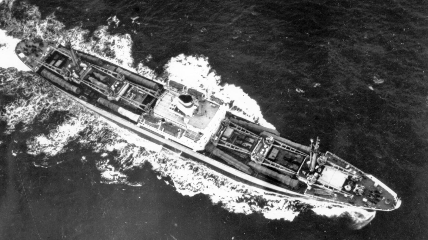 Un buque soviético con ocho misiles regresa a la Unión Soviética desde Cuba en 1962. (Getty/Keystone)