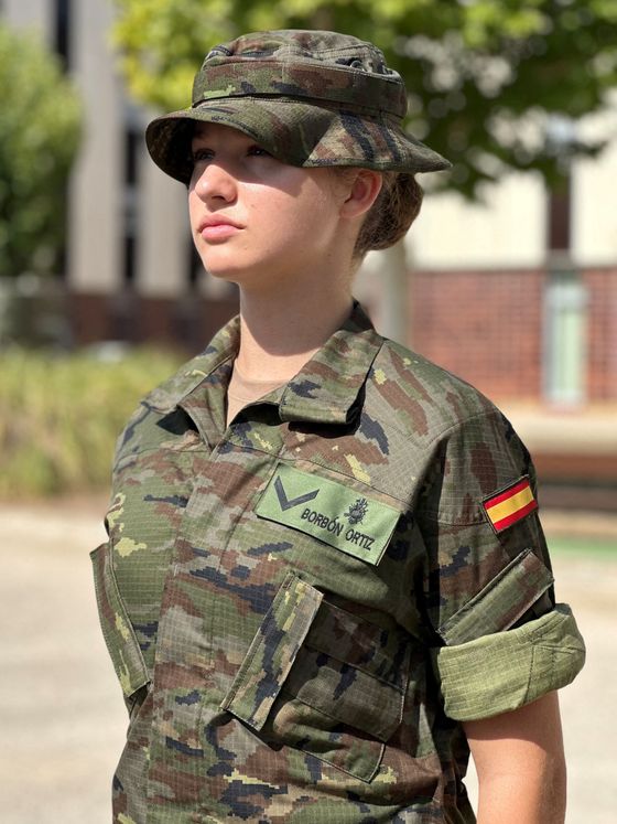 Leonor, vestida como cadete de la Academia Militar. (EFE)
