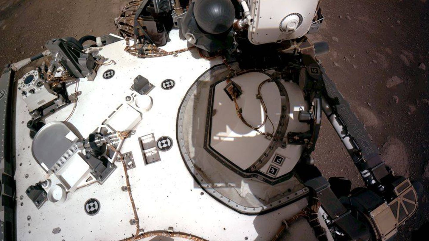 Vista de la cubierta del rover que muestra el PIXL, uno de los instrumentos pensado para identificar elementos químicos (NASA)