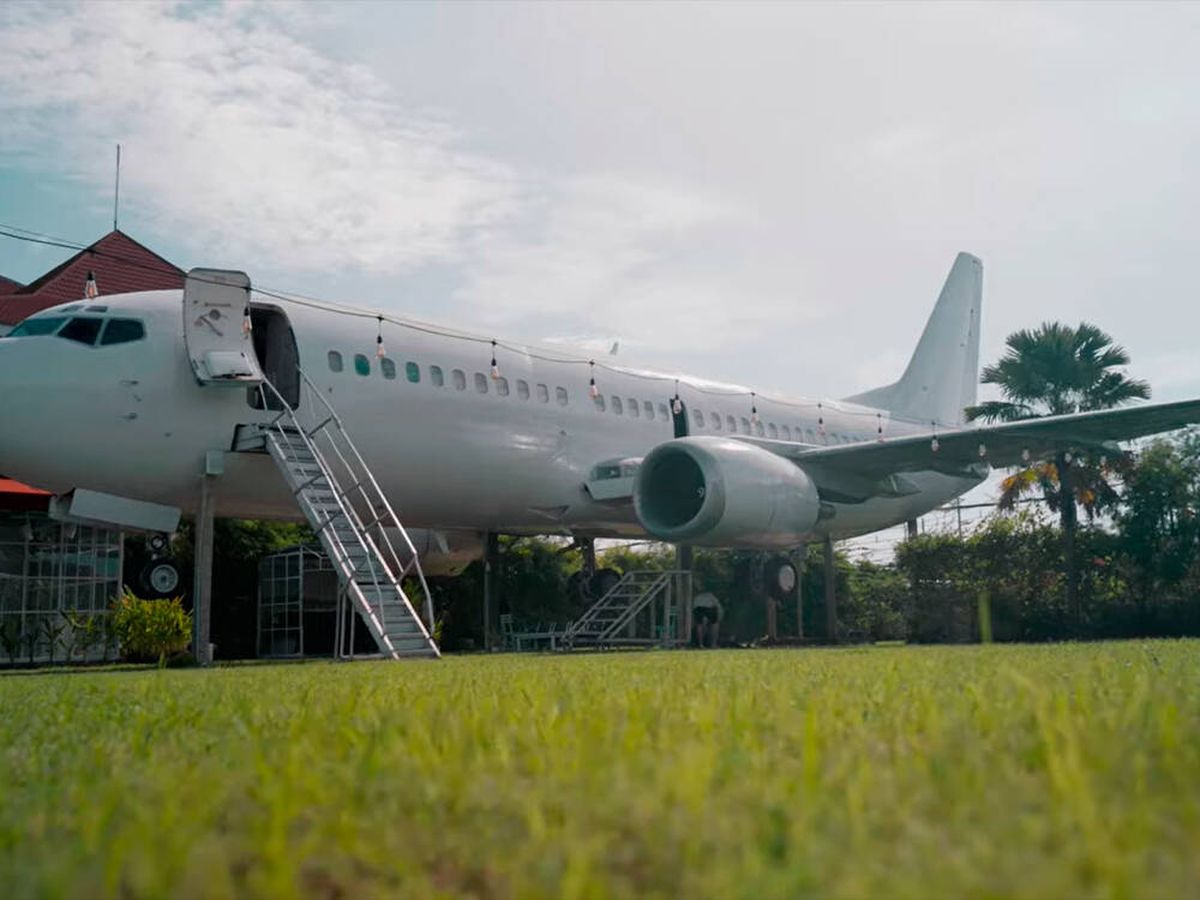 Foto: El Boeing 737 que aparece misteriosamente en Bali (Youtube)