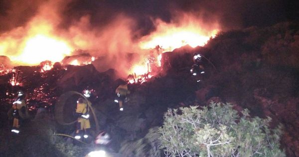 Foto: El incendio de Port de Pollença (Mallorca) provoca los primeros desalojos esta noche. (Foto: 112 Islas Baleares)