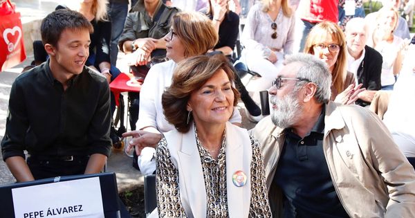Foto: La vicepresidenta del Gobierno, Carmen Calvo (primera fila-2d) junto al exsindicalista Cándido Méndez (primera fila-d) y el candidato de Más País, Iñigo Errejón (detrás-i), durante el 130 aniversario de UGT. (EFE)