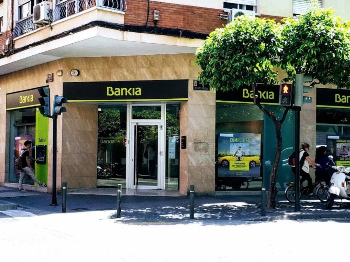 Foto: Sede bancaria en calle Obispo Frutos. (Google Maps).