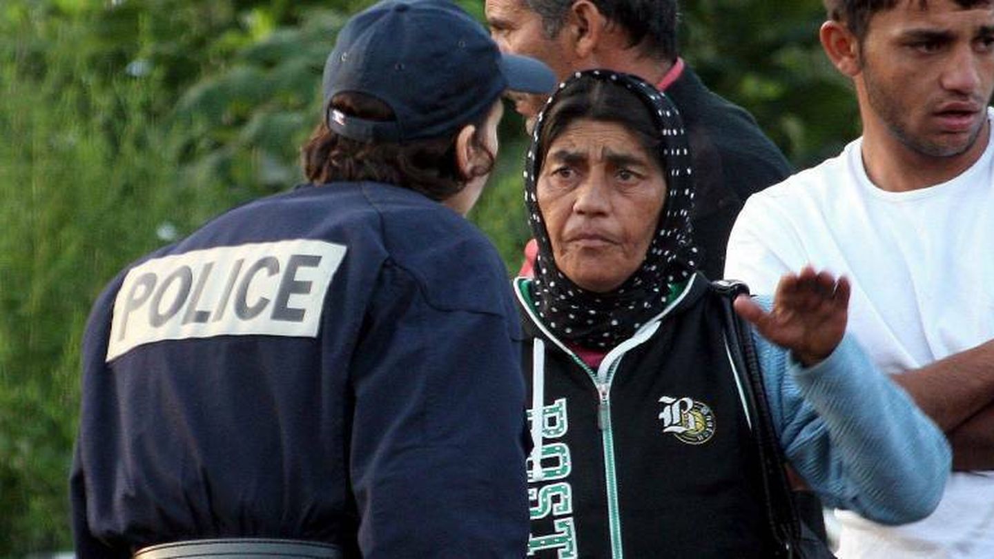 La ce pide a francia que respete la legislación comunitaria tras haber expulsado a gitanos