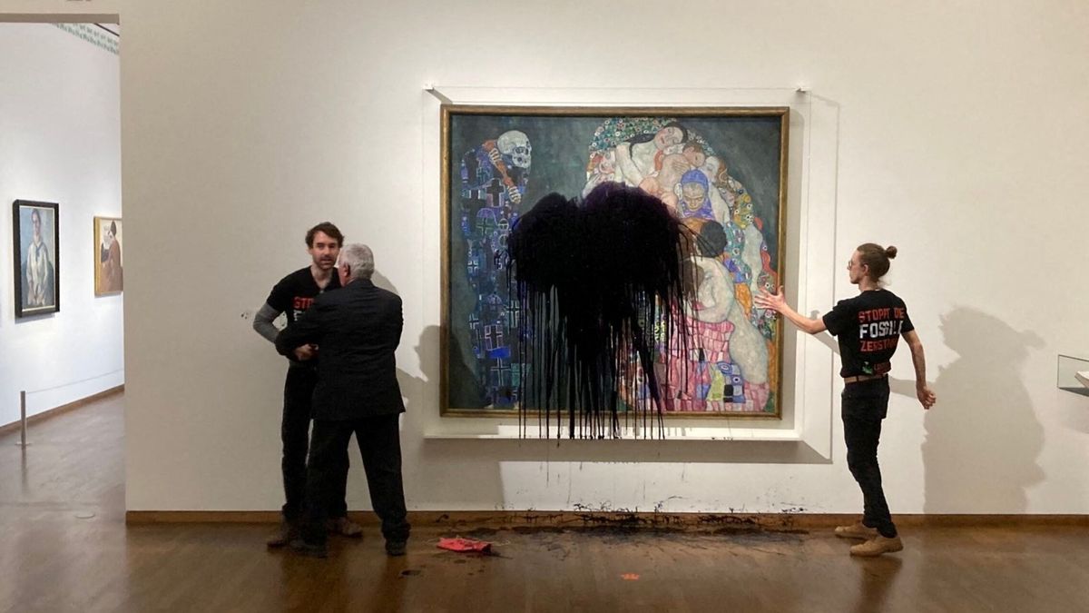 Dos activistas arrojan petróleo sobre un cuadro de Klimt en un museo de Viena