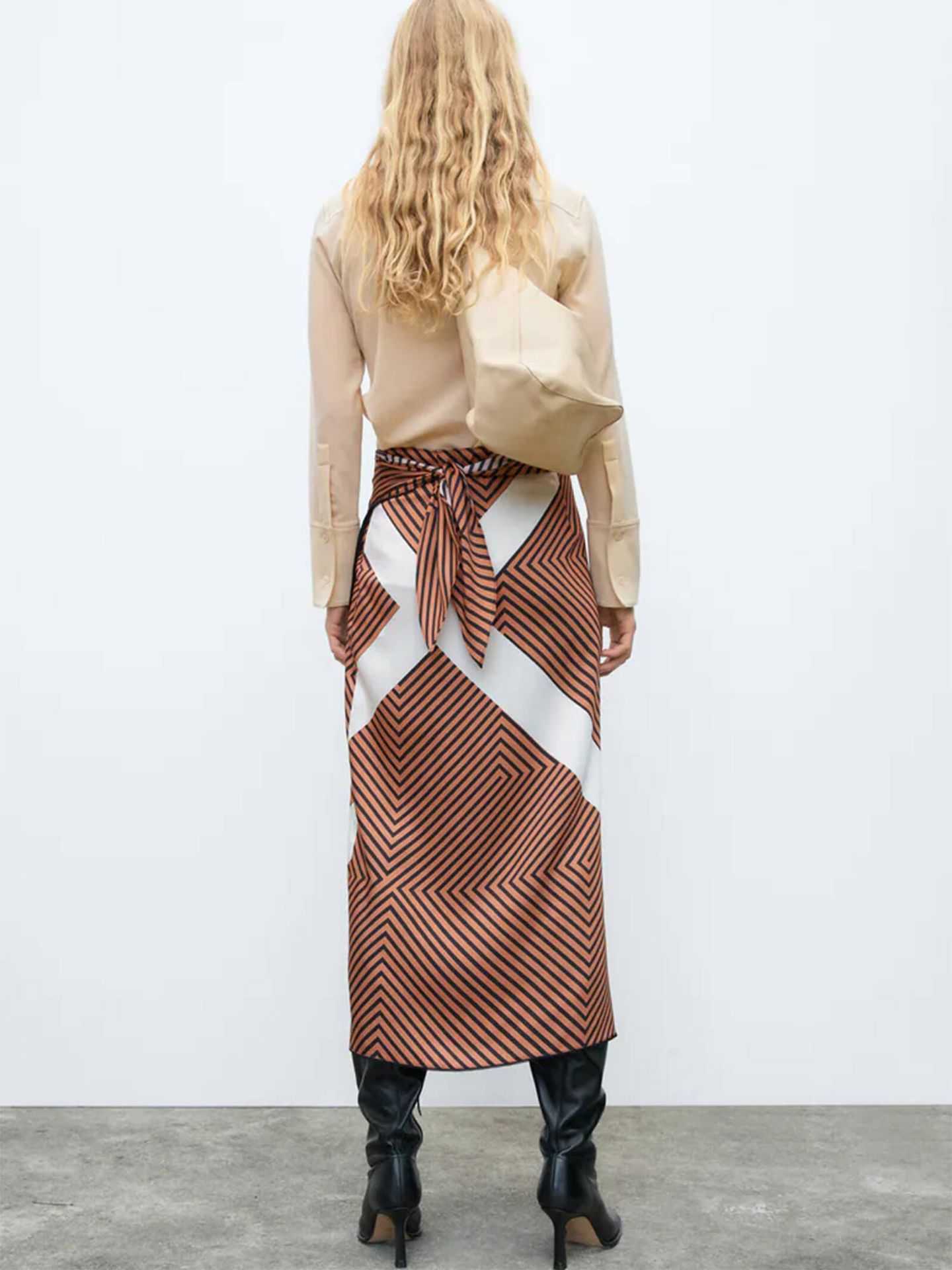 La falda pareo de Zara que puedes llevar en otoño. (Cortesía)