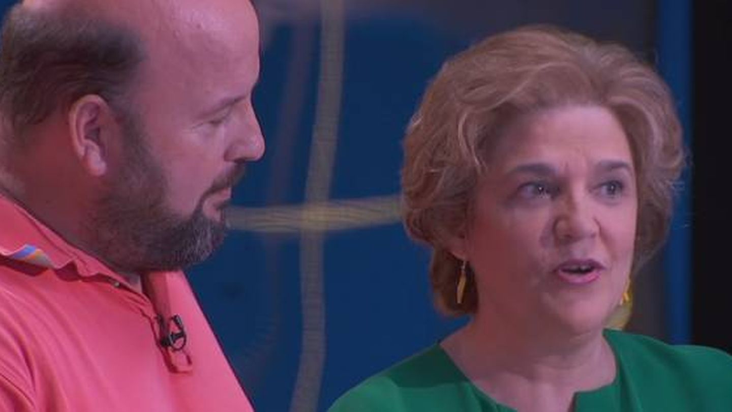 Pilar Rahola y su marido, en 'Preguntes Freqüents'. (TV3).