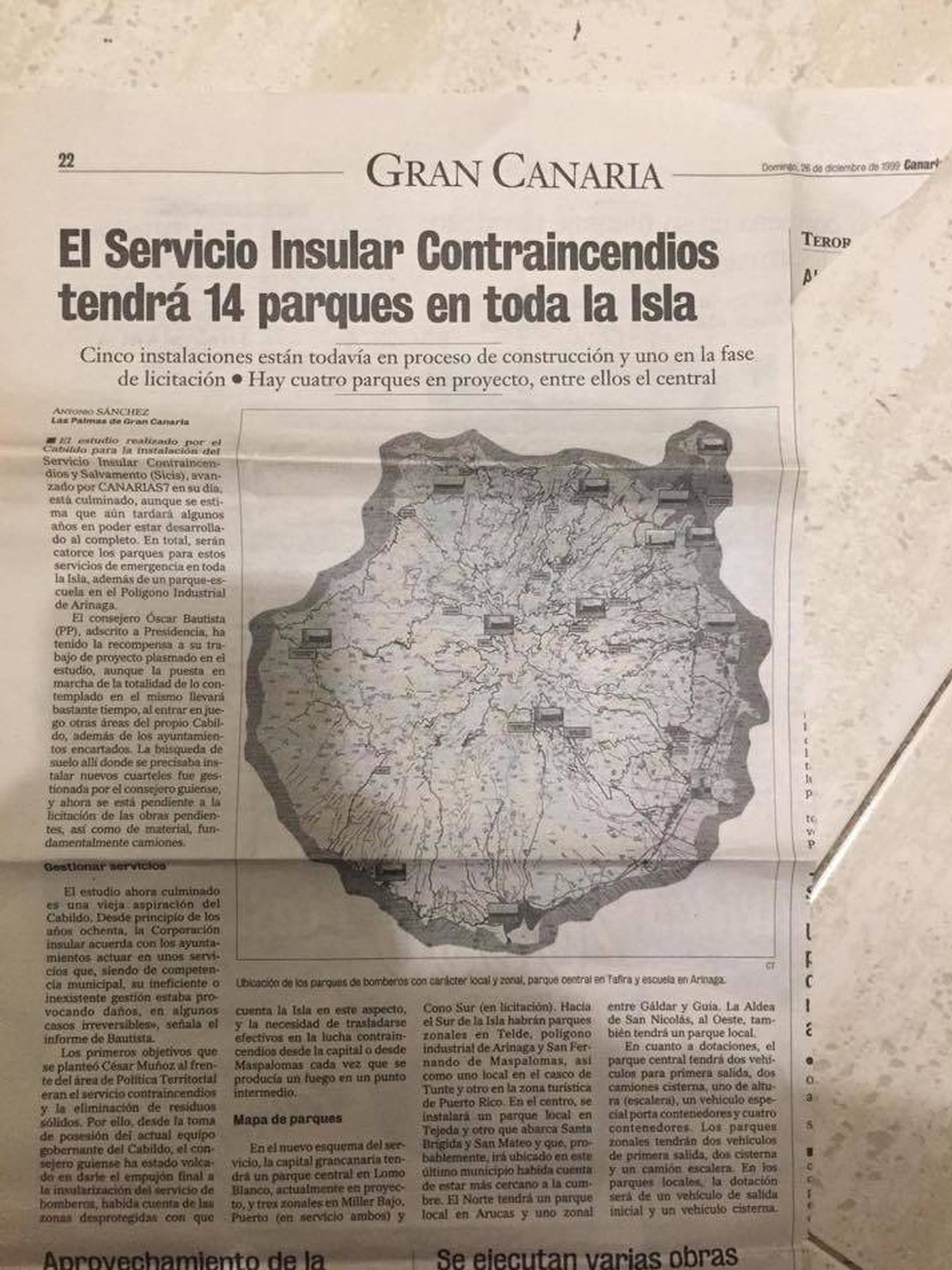 Página del Canarias 7 de 1999 rescatada por el Consorcio de Bomberos estos días. (Facebook)
