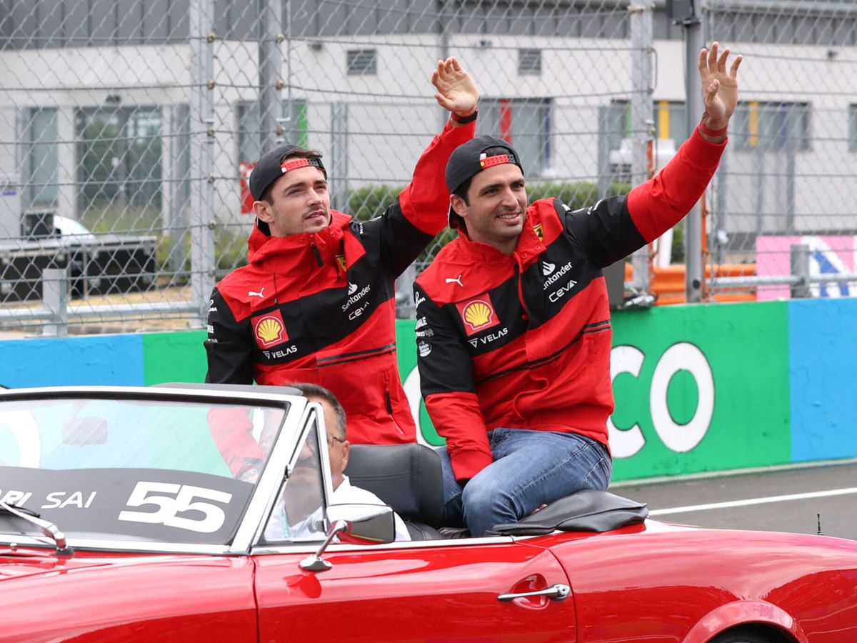 Foto: Charles Leclerc y Carlos Sainz en el pasado GP de Hungría. (Reuters/Bernadett Szabo)