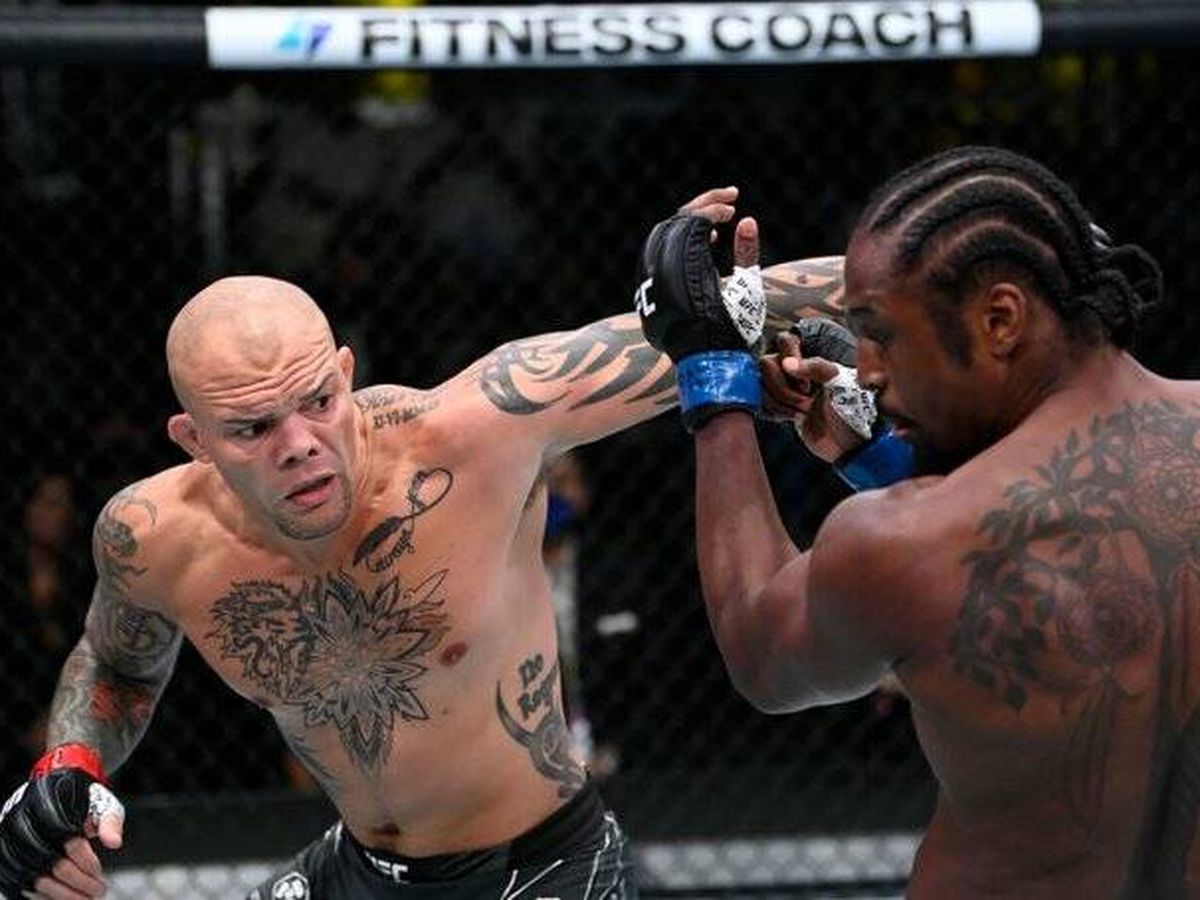 Foto: Anthony ‘Corazón de león’ Smith contra Ryan ‘Superman’ Spann en UFC Vegas 37 (UFC Español Twitter).