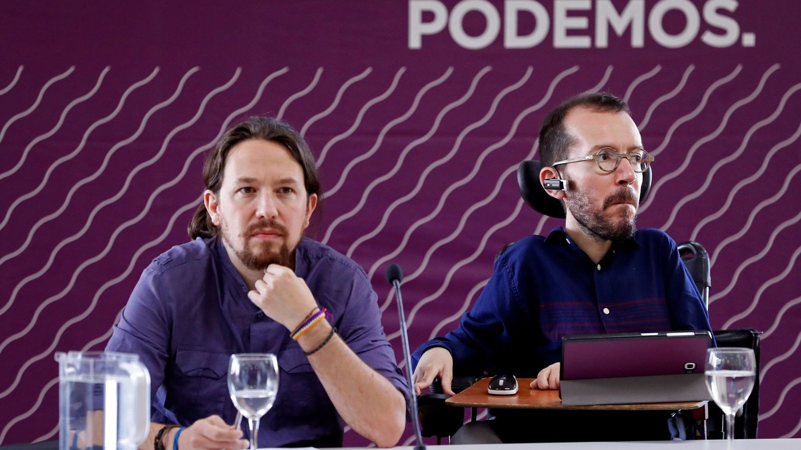 Foto: El líder de Podemos, Pablo Iglesias (i), y el secretario de Organización, Pablo Echenique (d), durante la reunión de Consejo Ciudadano Estatal celebrado esta tarde. (EFE)