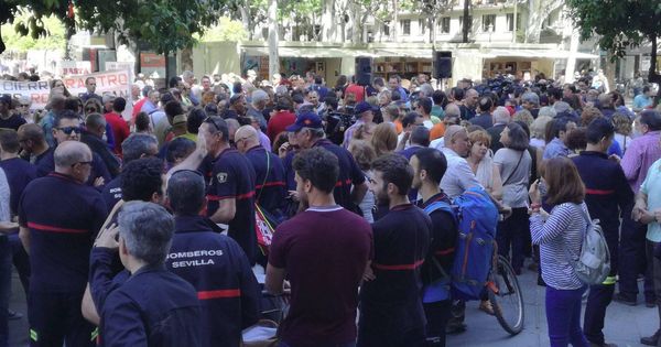 Foto: Manifestación en apoyo a los Bomberos juzgados en Lesbos en Sevilla | Foto: Proemaid