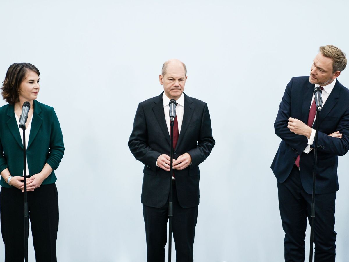 Foto: De izquierda a derecha: Annalena Baerbock, Olaf Scholz y Christian Lindner. (EFE)