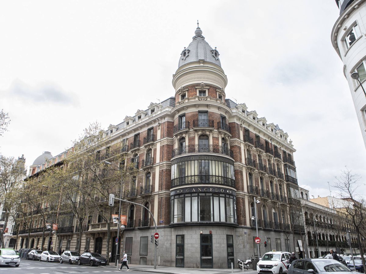 Foto: Fachada del edificio de la calle Velázquez 21, en Madrid. (Isabel Blanco)