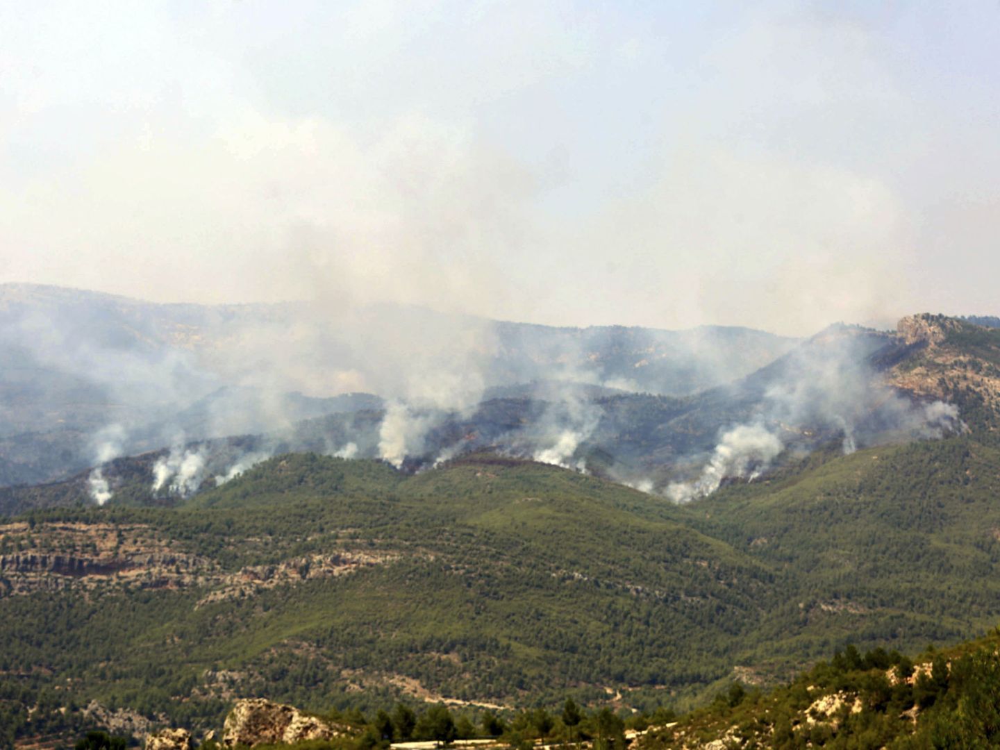 Vista del incendio de Yeste (Albacete), en la Sierra del Segura. (EFE)