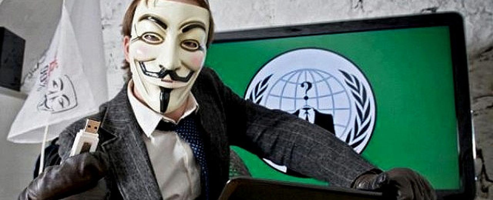 Foto: Anonymous 'revienta' la web de 13TV y compara a Cospedal con Tejero