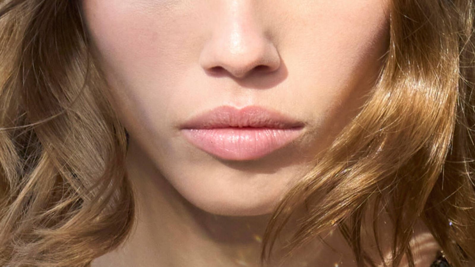 Tanto los labiales como los bálsamos pueden rellenar las grietas de los labios. (Launchmetrics Spotlight)