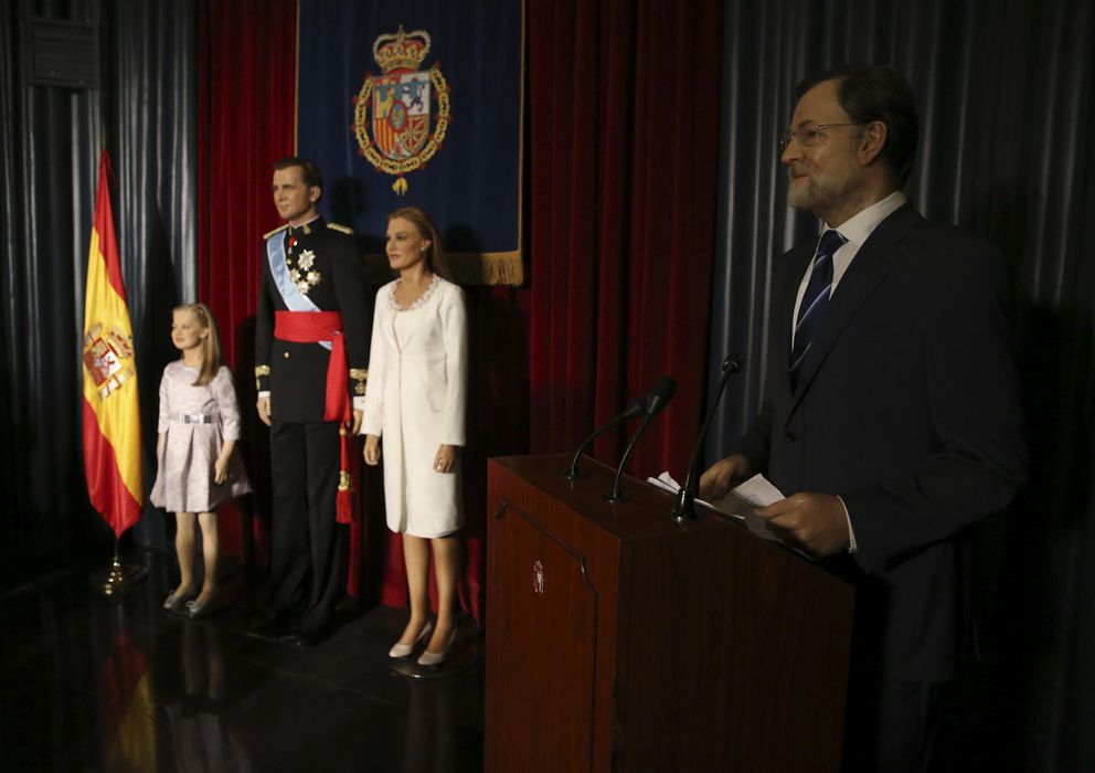 Foto: Rajoy y los Reyes en el Museo de Cera. (Efe)
