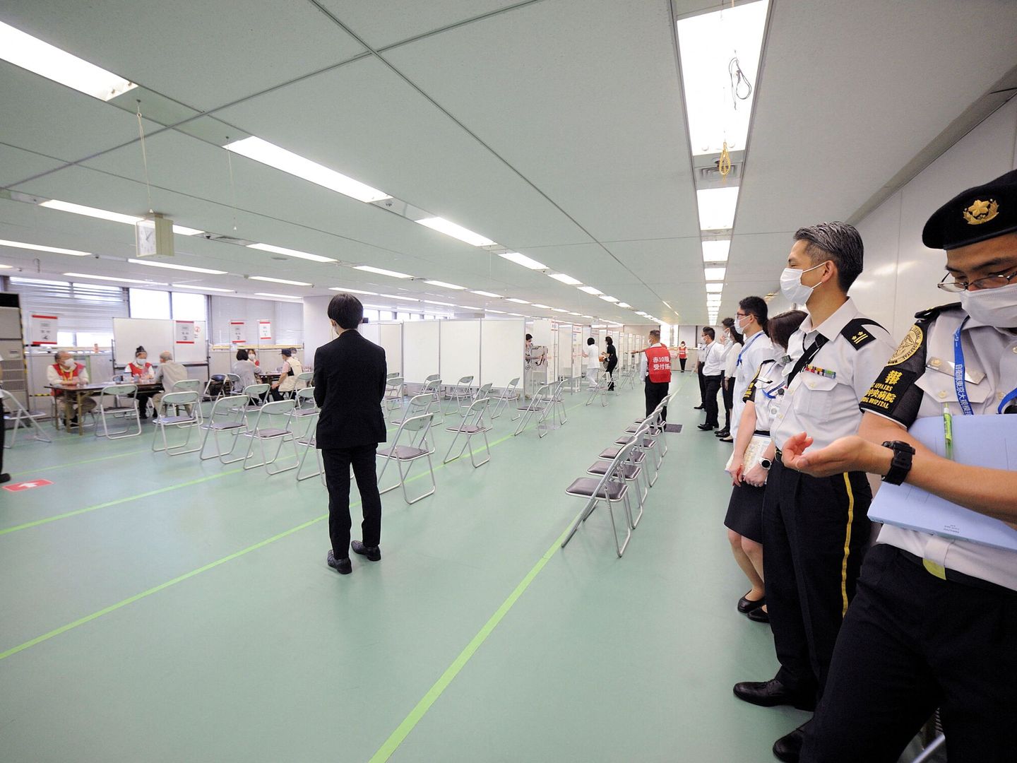 Zona de vacunación masiva en Tokio, Japón. (Reuters/ Davud Mareuil)