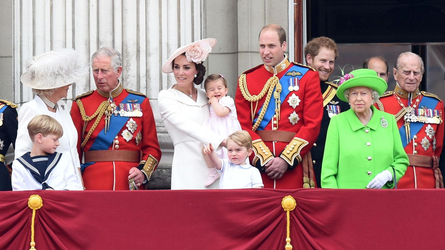 La familia real británica, durante el Trooping the Colour. (EFE/EPA/Facundo Arrizabalaga)