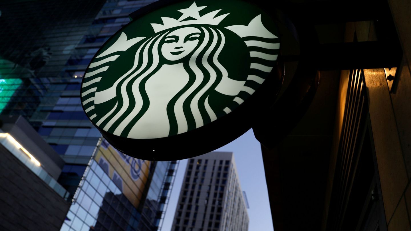 Logo de Starbucks en Los Ángeles, California. (Reuters)