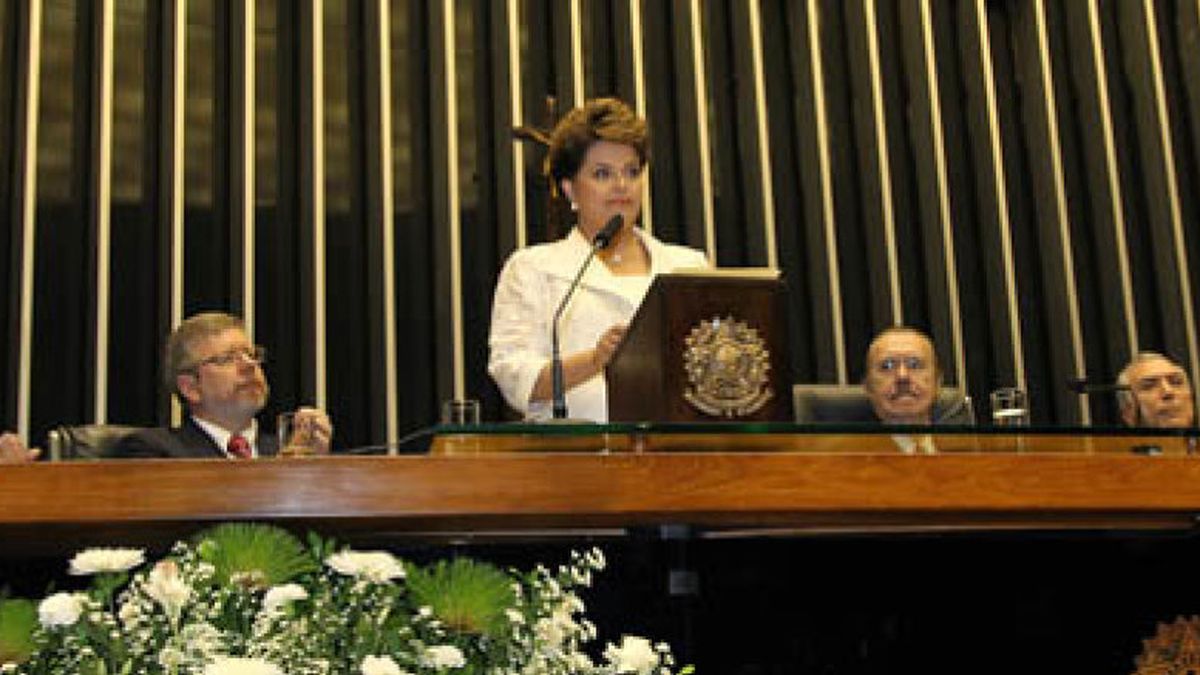 Dilma Rousseff comienza su mandato como la primera mujer en la Jefatura de Estado de Brasil