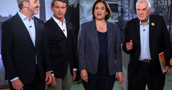 Foto: Jaume Collboni (PSC), Manuel Valls (BCN-Cs), Ada Colau (BeC) y Ernest Maragall (ERC), antes del debate de candidatos a la alcaldía de Barcelona. (EFE)